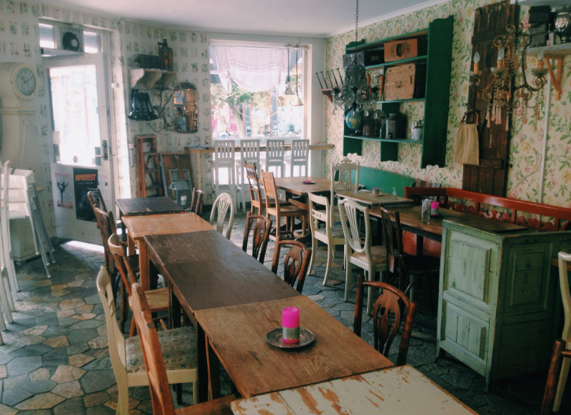 cutest-cafes-from-around-the-world-every-girl-should-visit-22