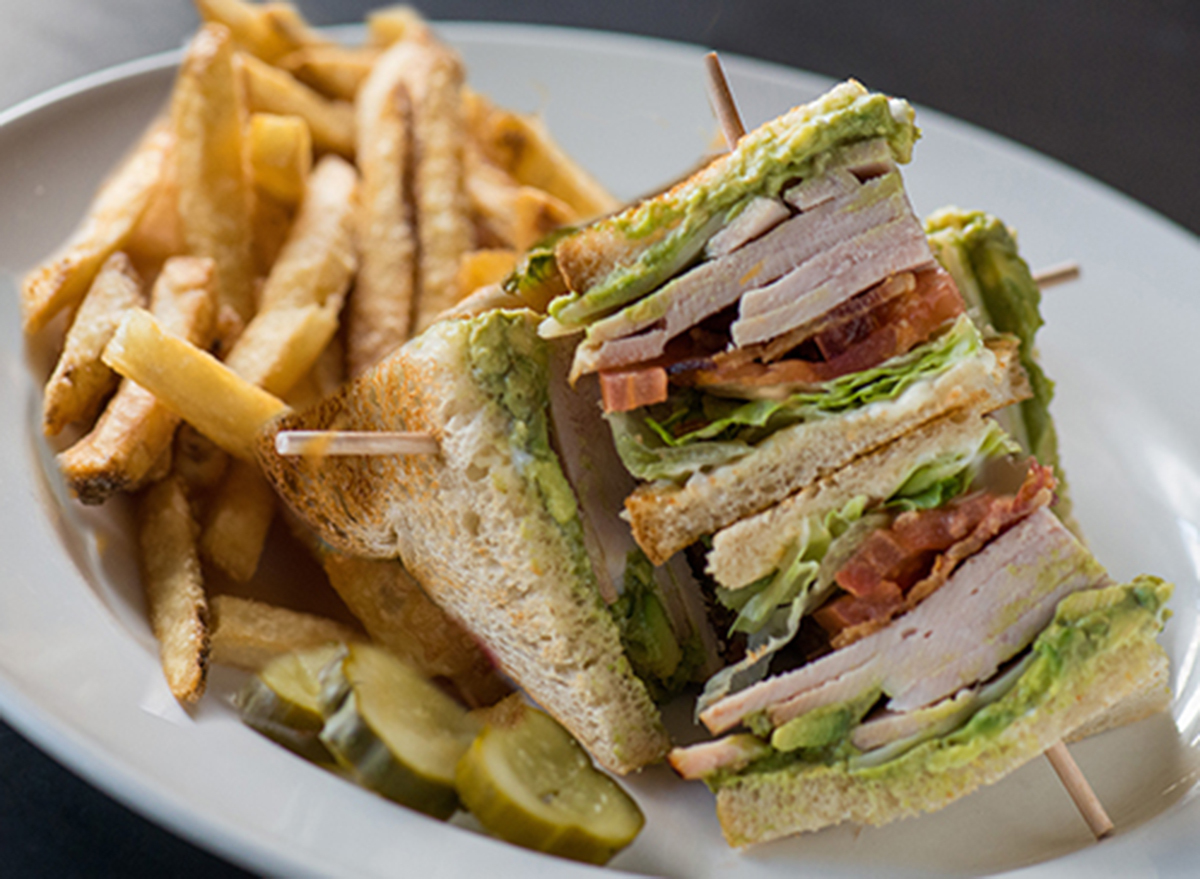 yardhouse roasted turkey club