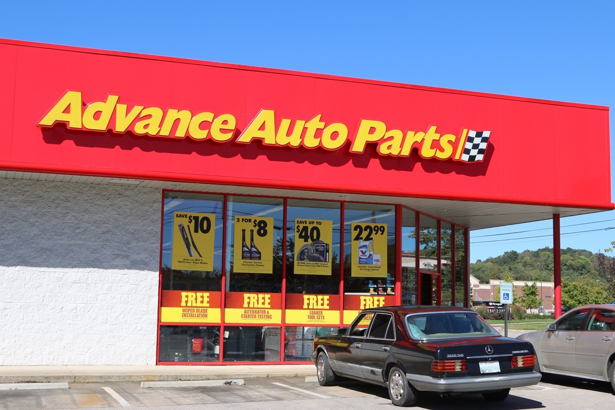 the exterior of an Advance Auto Parts Store in Tennessee