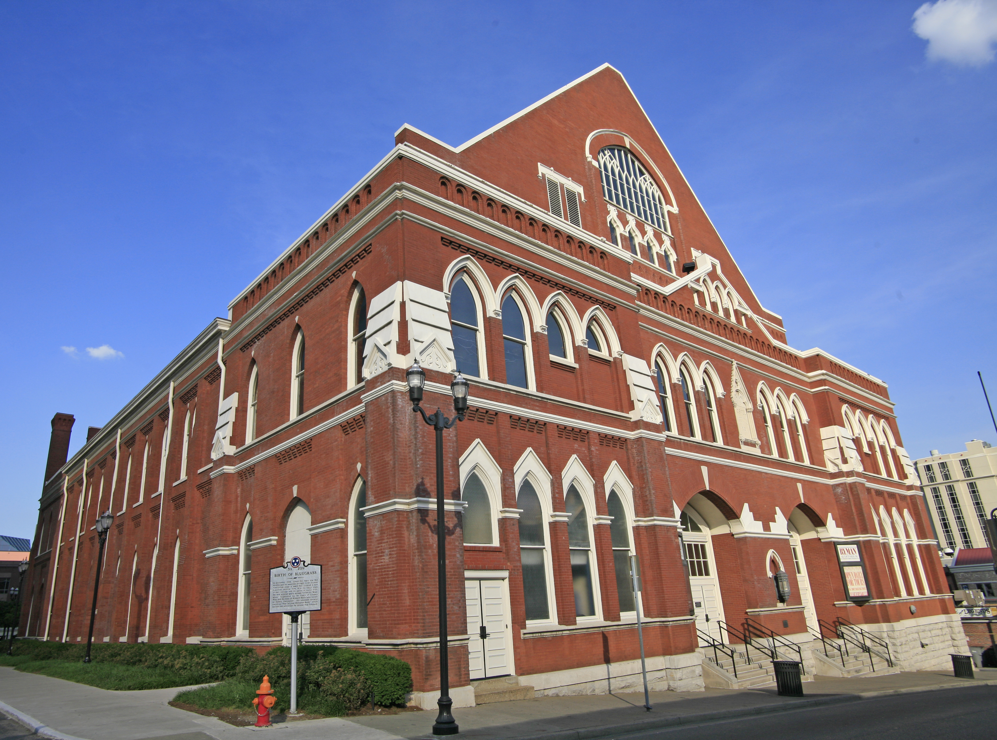 the ryman auditorium in downtown nashville