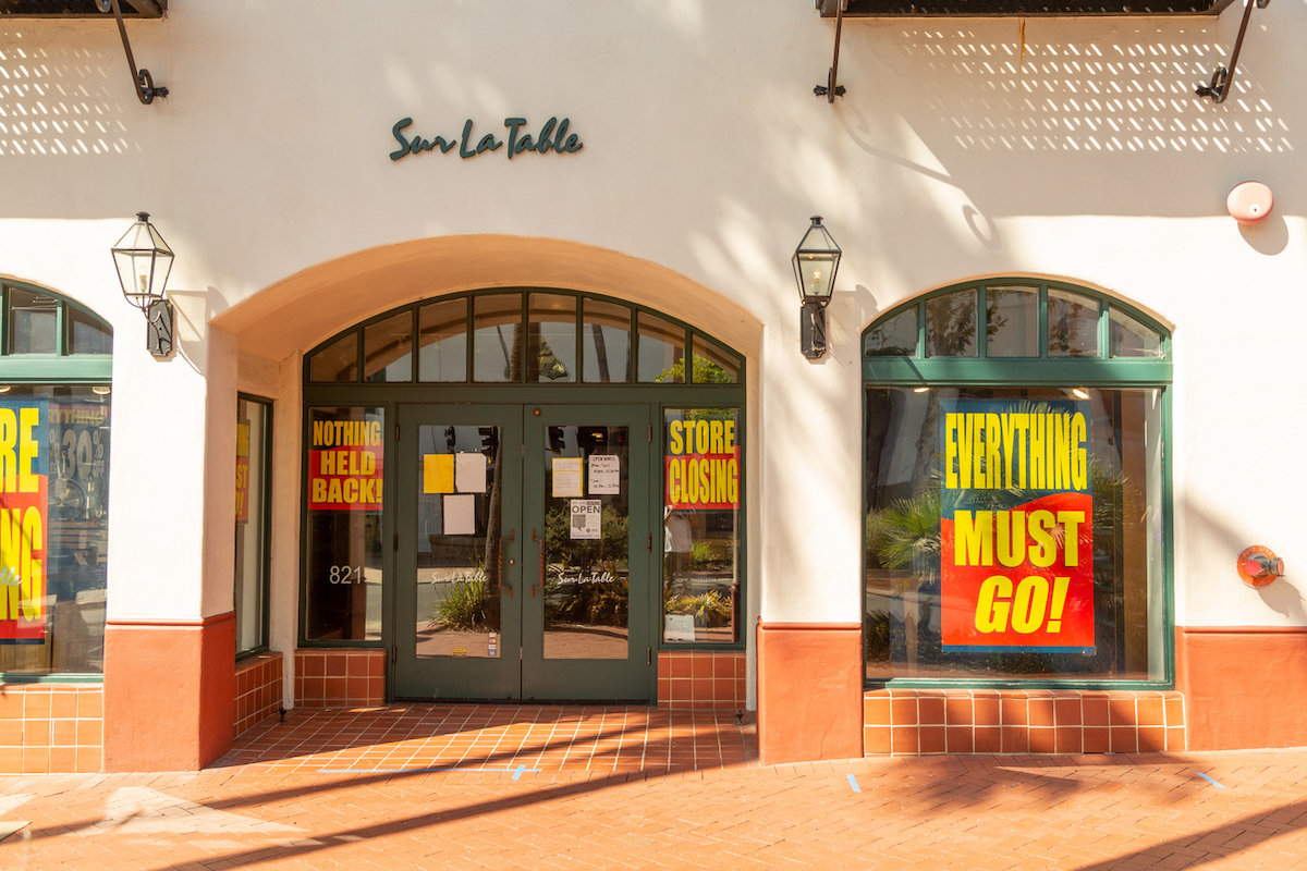 Signs on a Sur La Table in Santa Barbara, CA announce the store's closing