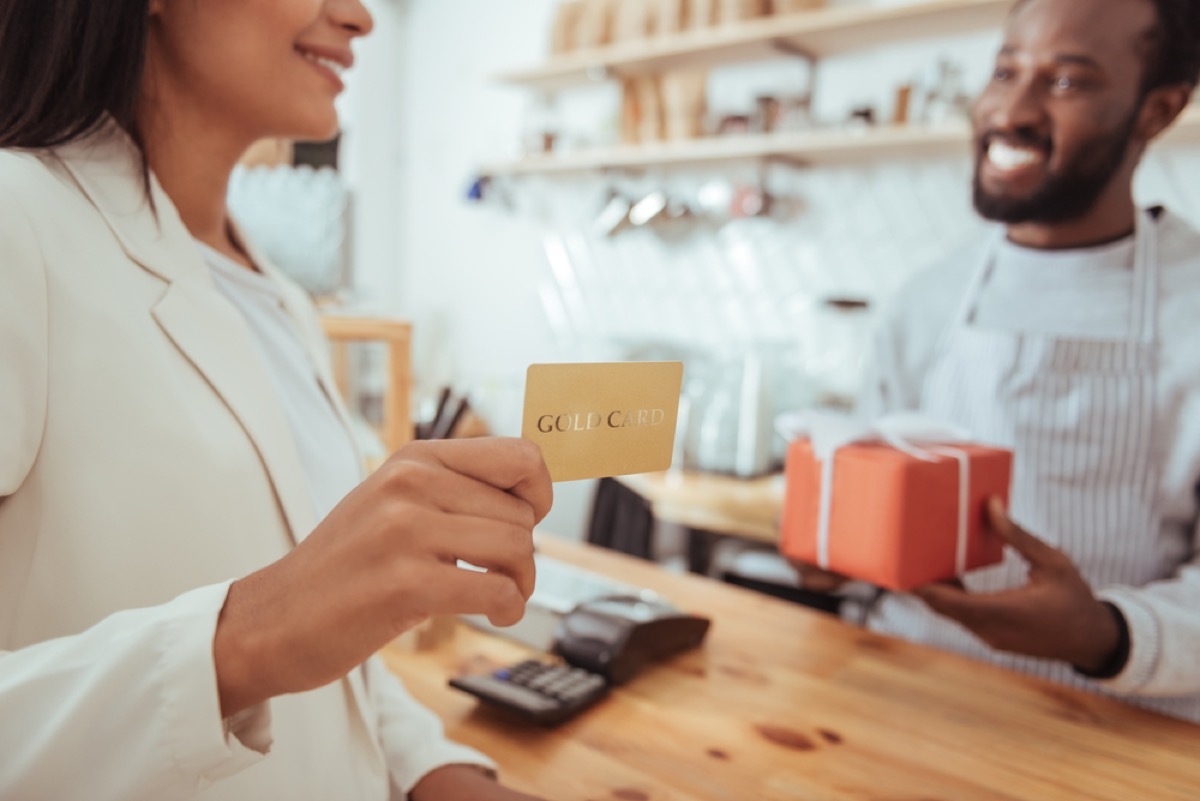 black woman pays for gift using a gift card