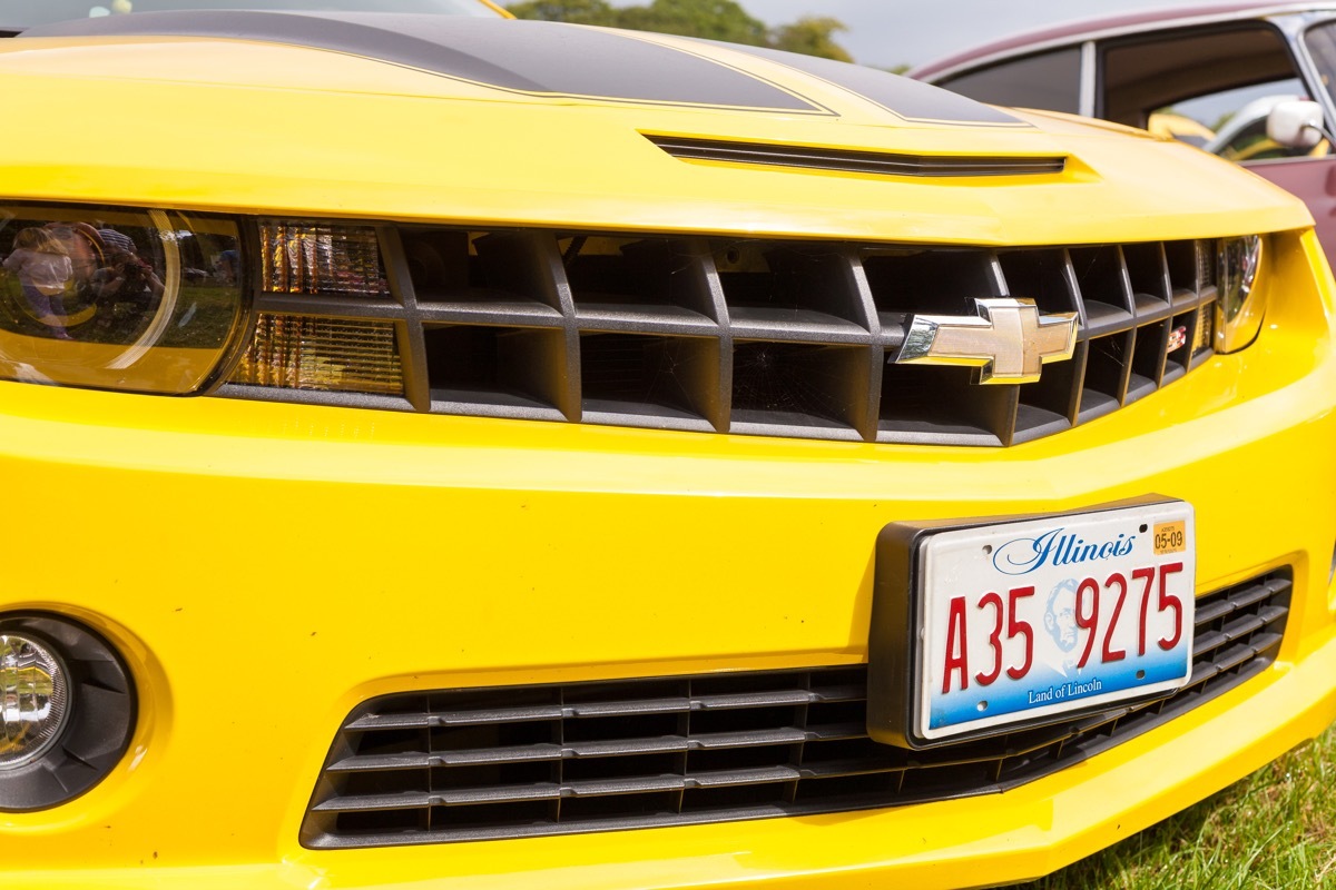 yellow-chevy-car with illinois license plate, state fact about illinois