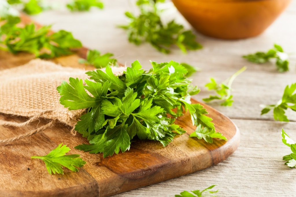 Parsley, foods that make you smell good 