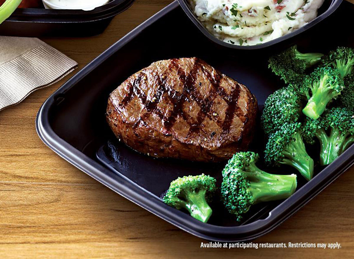 Healthiest restaurant dish Applebee's 6 oz sirloin garlic mashed potatoes steamed broccoli