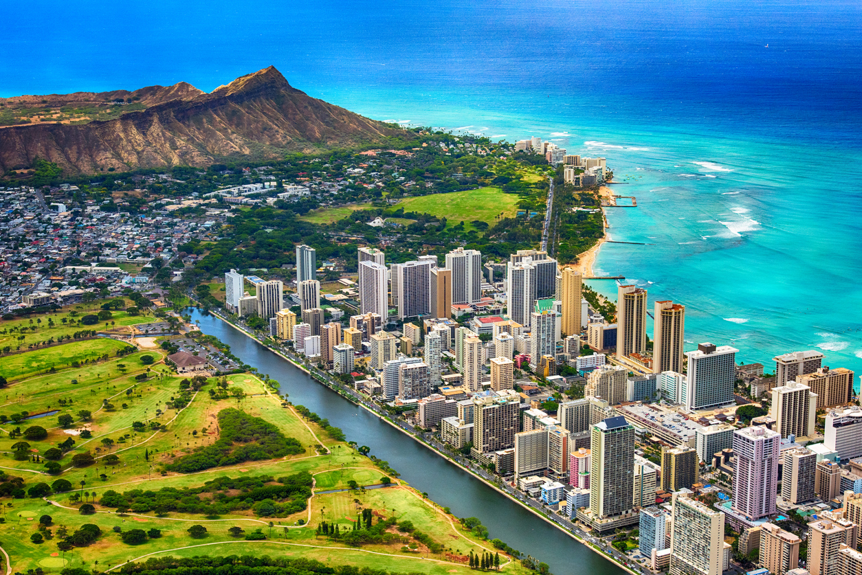 An aerial photo of Waikiki Beach and downtown Honolulu, Hawaii with Diamond Head in the background