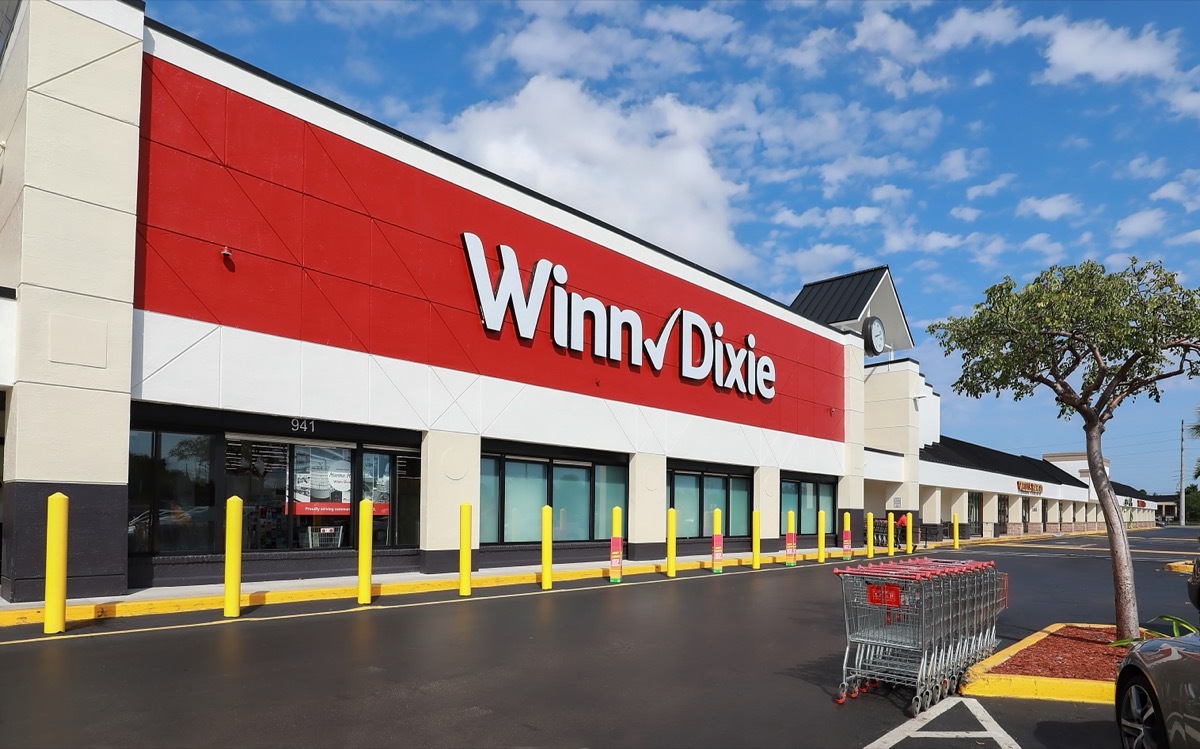 winn dixie exterior in daytime