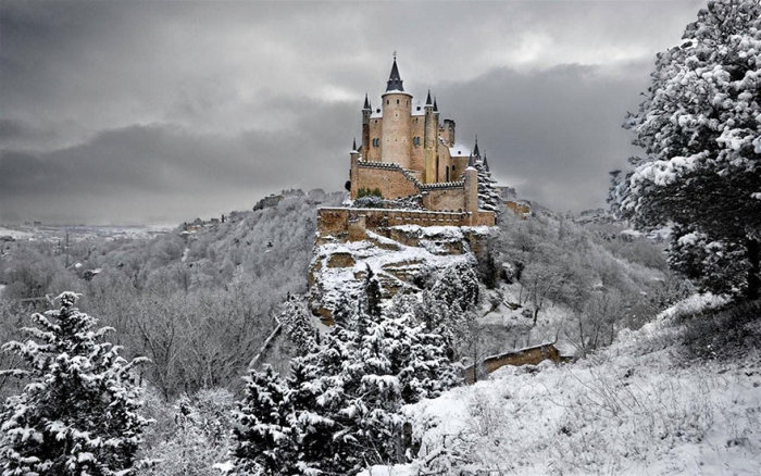 famous-disney-castles-and-their-real-life-prototypes-22