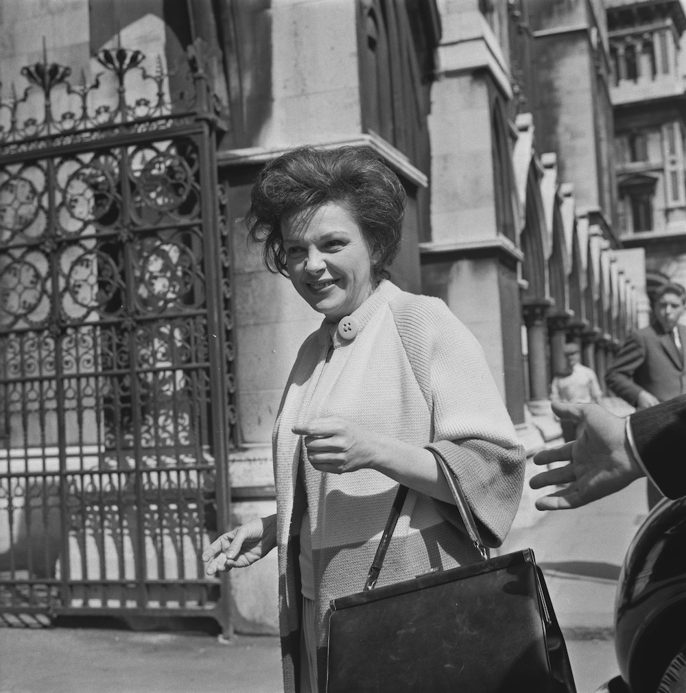 Judy Garland at the law courts in London in 1962