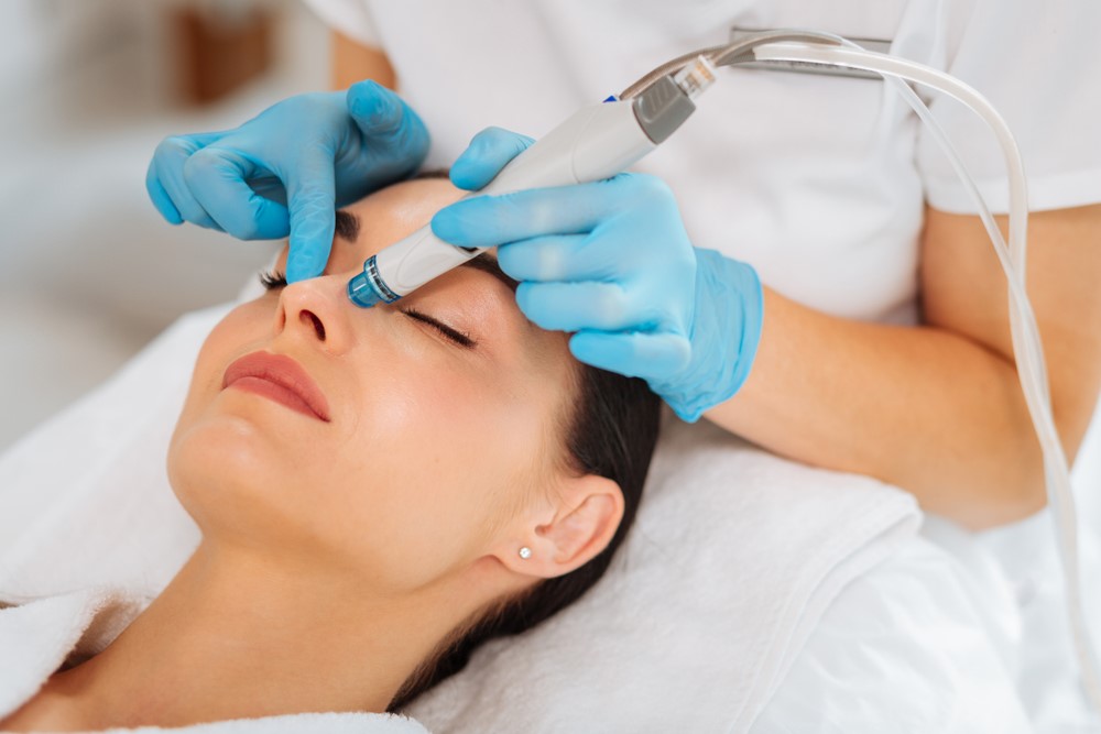 It hydrates while cleaning pores | What You Need to Know About Hydrafacial Treatments | Her Beauty