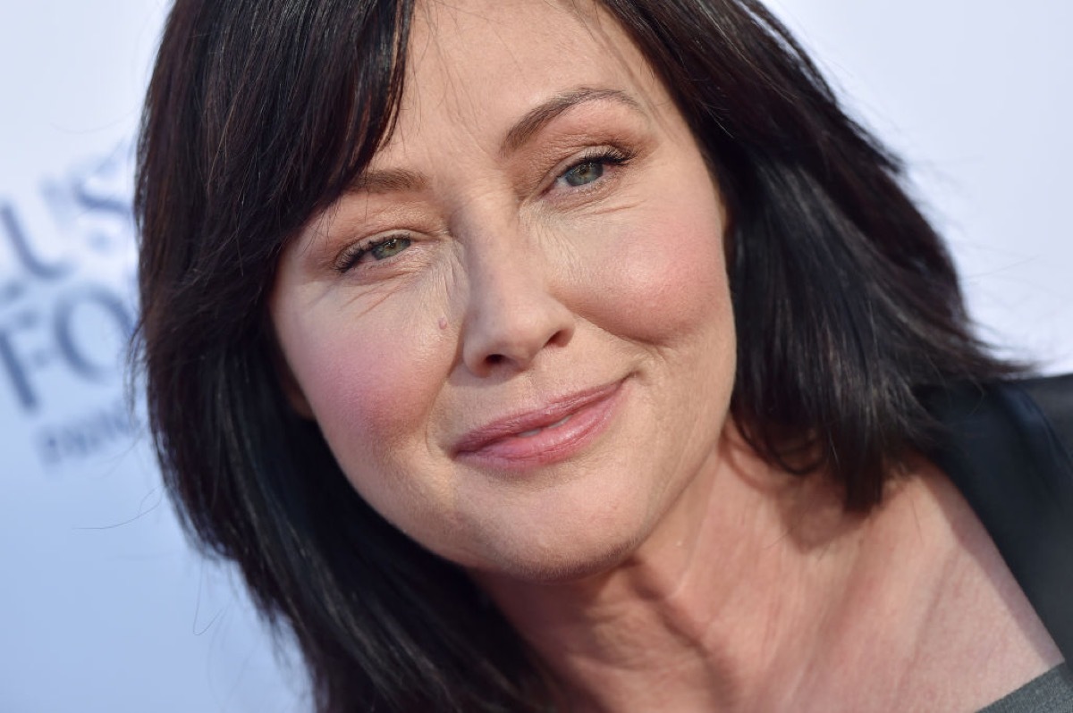 shannen doherty on the red carpet