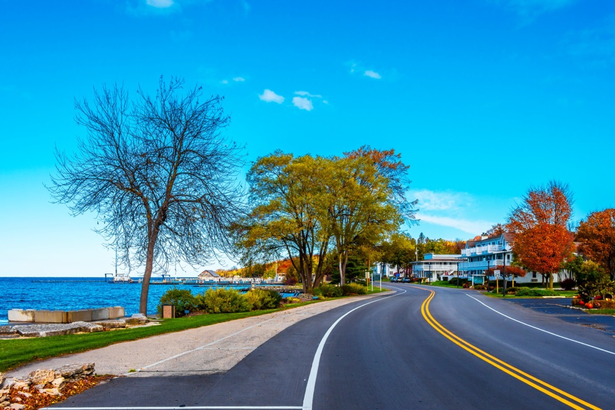 road leading to the town of ephraim wisconsin