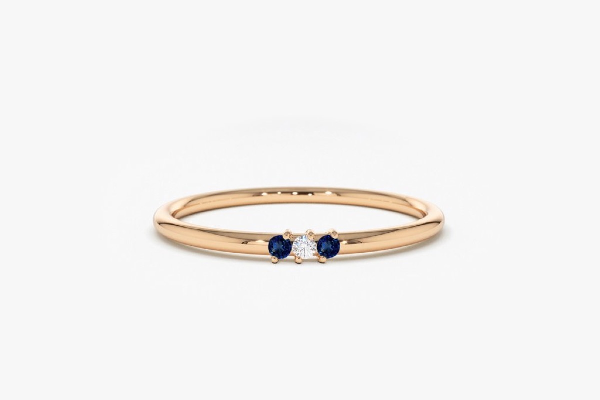 Gold band with diamond flanked by sapphires