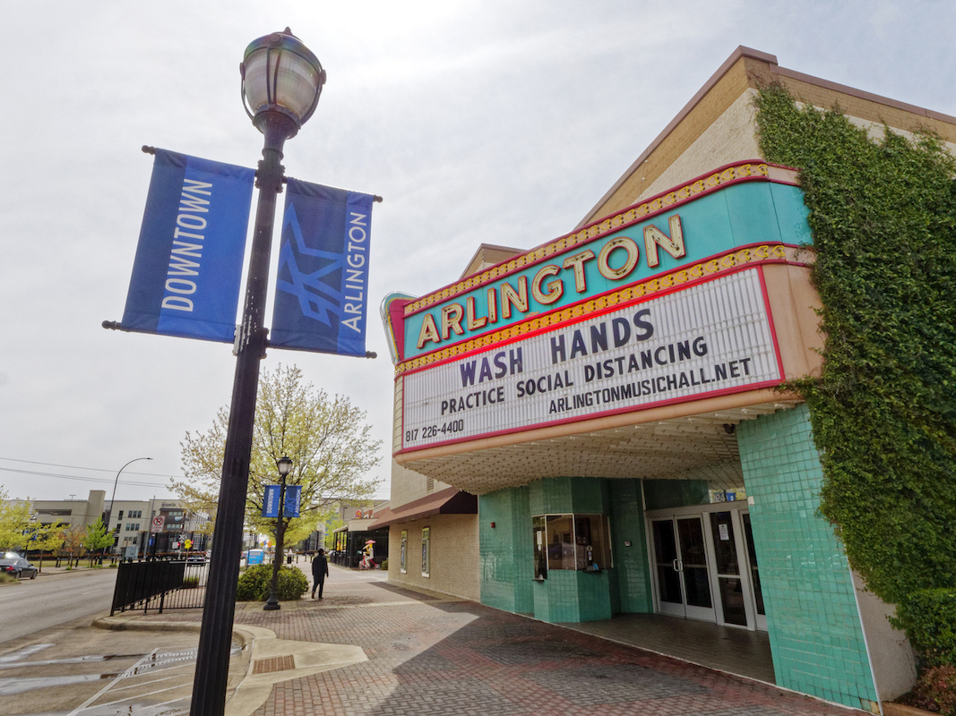 movie theater in Arlington Texas closed with sign asking people to wash hands and social distance