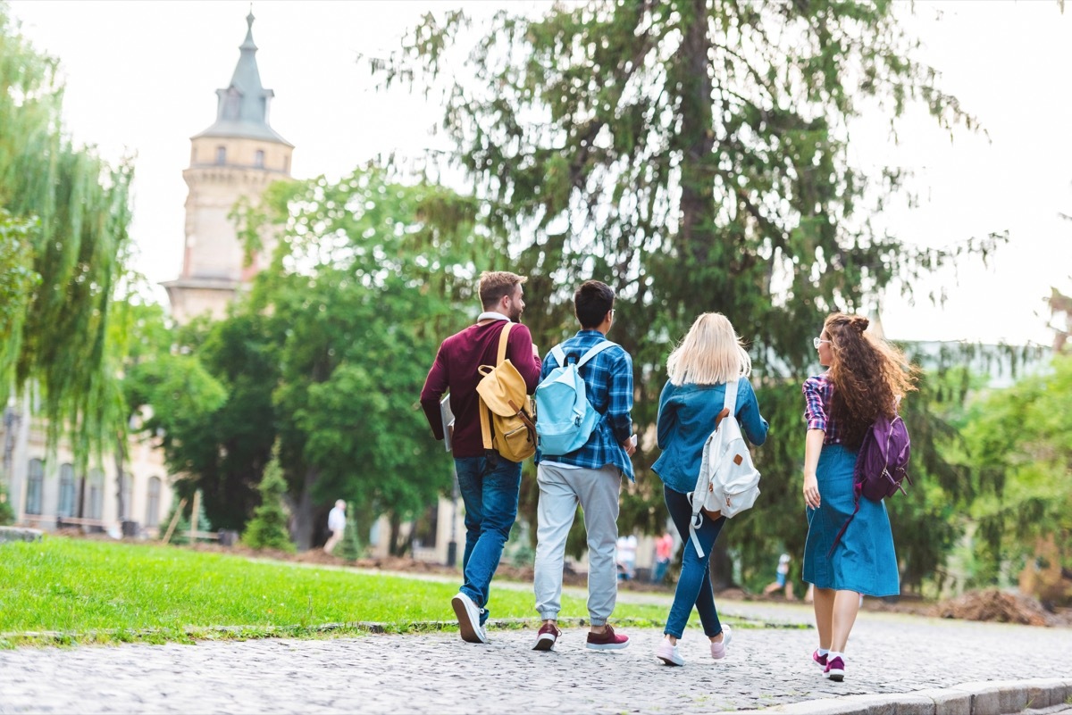 college kids on campus - best college packpacks 2019