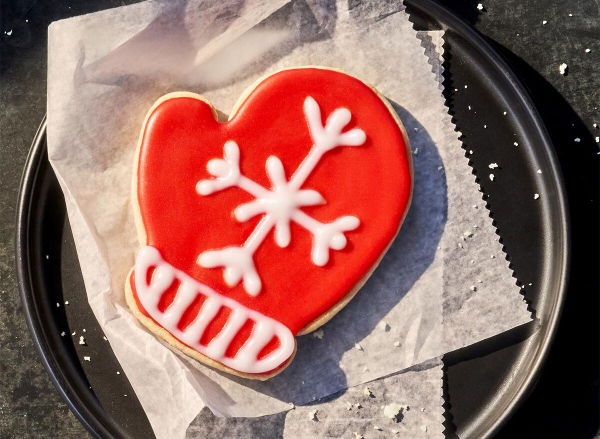 panera mitten cookie on plate