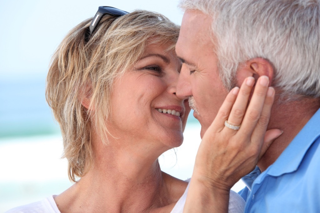 older couple kissing, etiquette mistakes