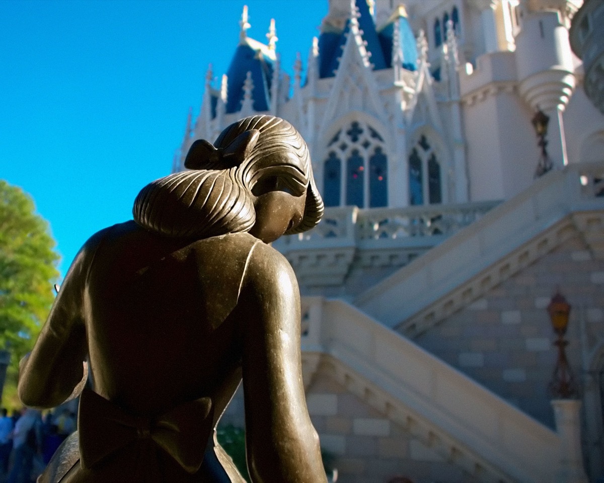 cinderella fountain at disney's fantasyland