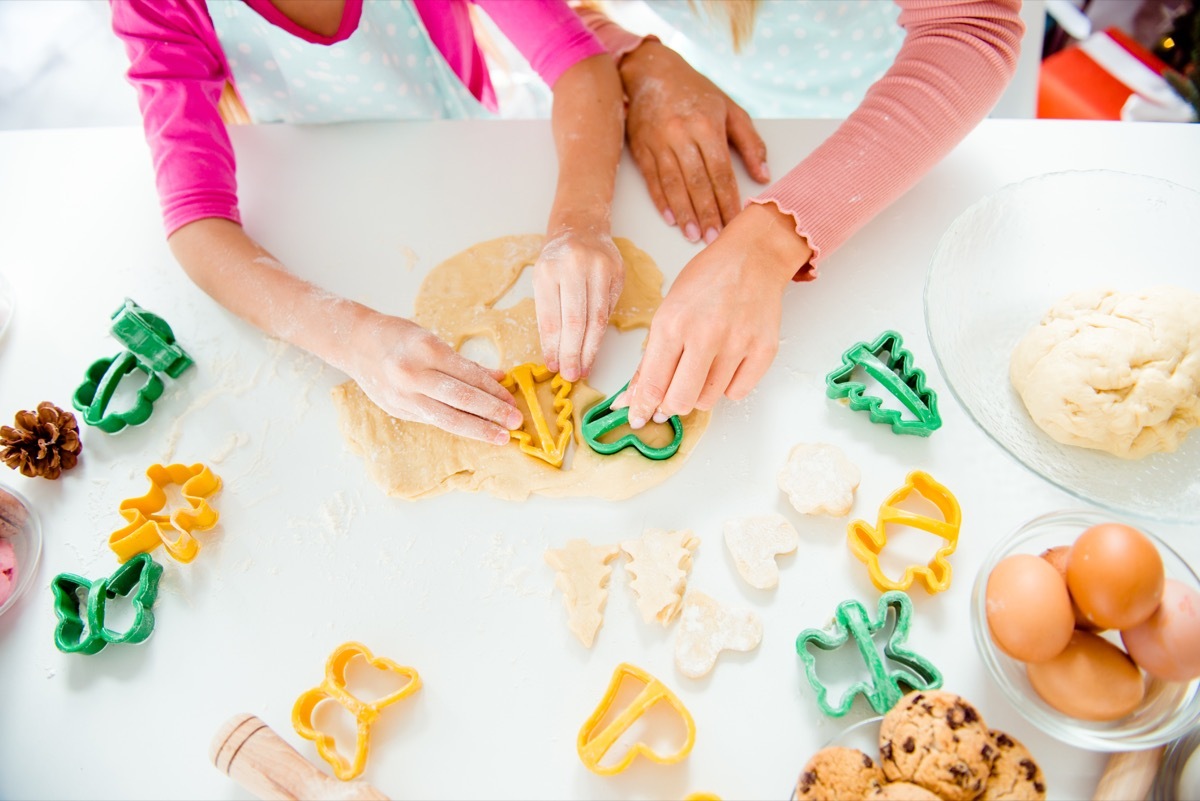 making cookies holiday help