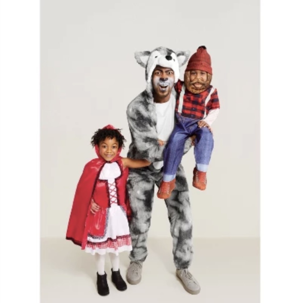 family in little red riding hood costumes, family halloween costumes