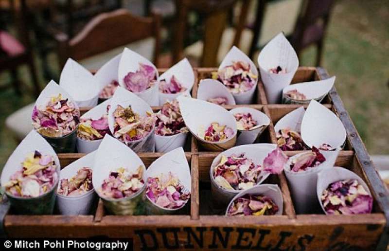 this-couples-diy-organic-wedding-is-gorgeous-but-eye-roll-worthy-09